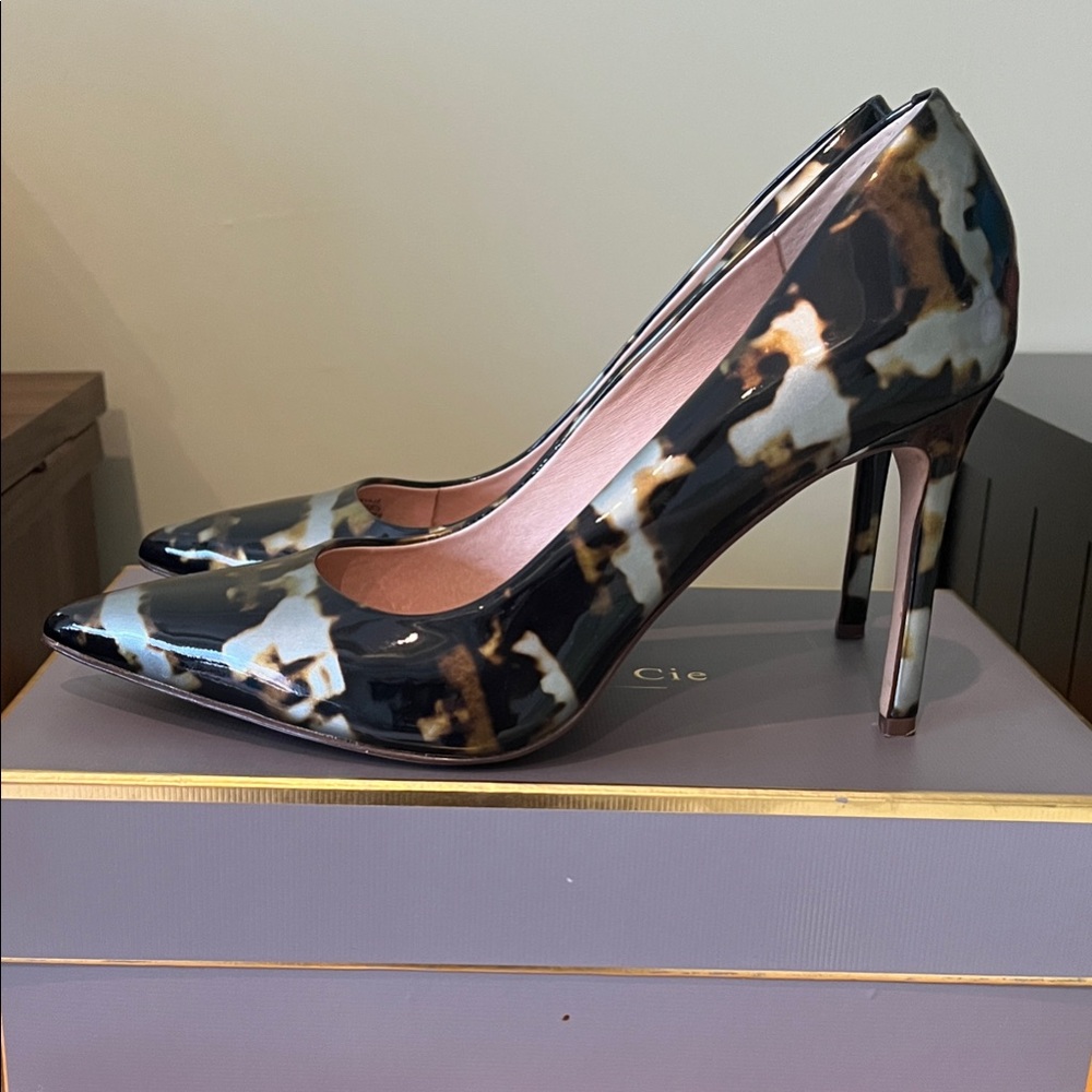 Louise et Cie Glossy Tortoiseshell Pointed-Toe Pumps